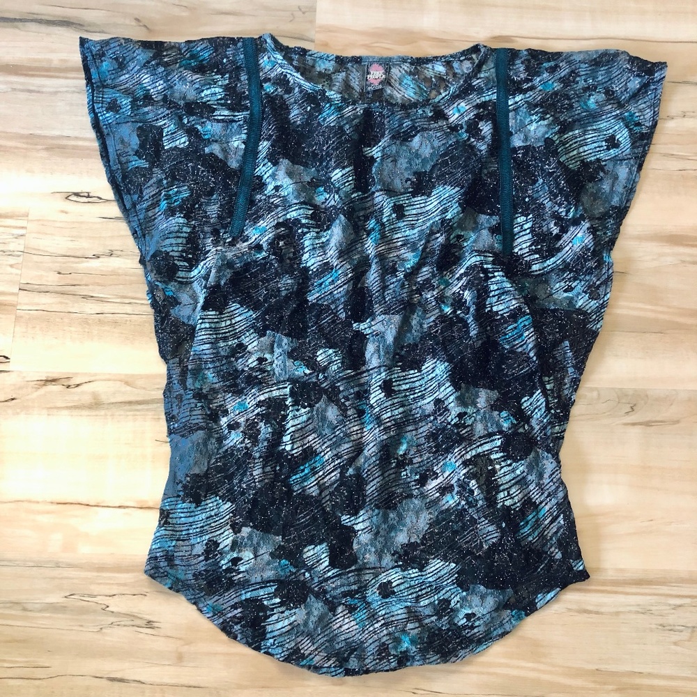*BEAUTIFUL* FREE PEOPLE LACE TOP